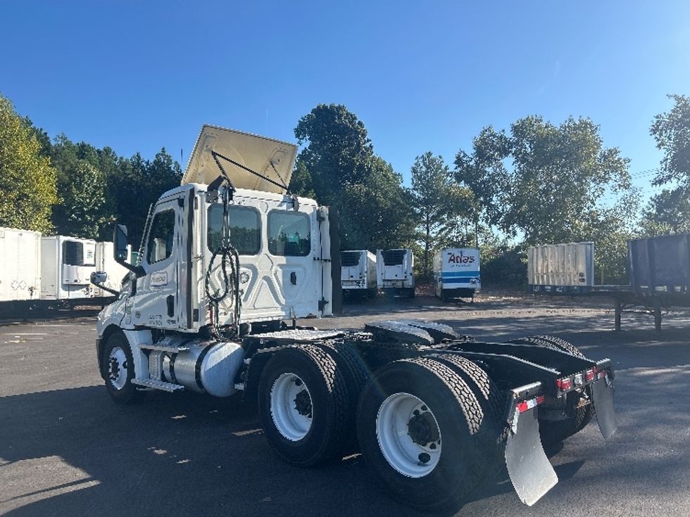 Day Cab Tractor-Heavy Duty Tractors-Freightliner-2021-T12664ST-Norcross-GA-329,107\n\t\tmiles-$ 63,500 - Image 5