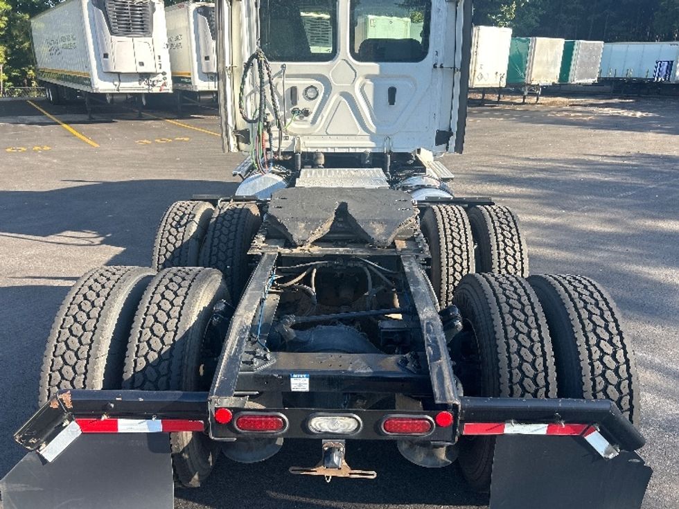Day Cab Tractor-Heavy Duty Tractors-Freightliner-2021-T12664ST-Norcross-GA-329,107\n\t\tmiles-$ 63,500 - Image 6