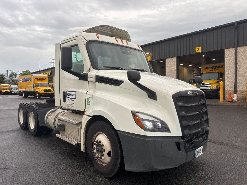 Day Cab Tractor-Heavy Duty Tractors-Freightliner-2021-T12664ST-North Bergen-NJ-212,709\n\t\tmiles-$ 67,000 - Image 1
