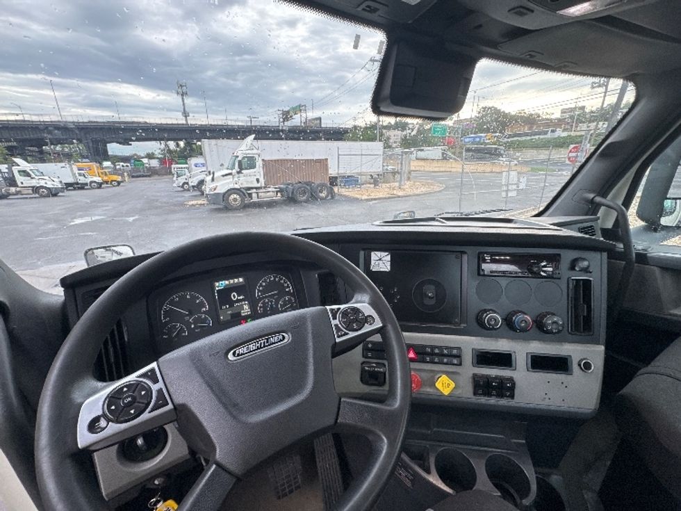 Day Cab Tractor-Heavy Duty Tractors-Freightliner-2021-T12664ST-North Bergen-NJ-212,709\n\t\tmiles-$ 67,000 - Image 11