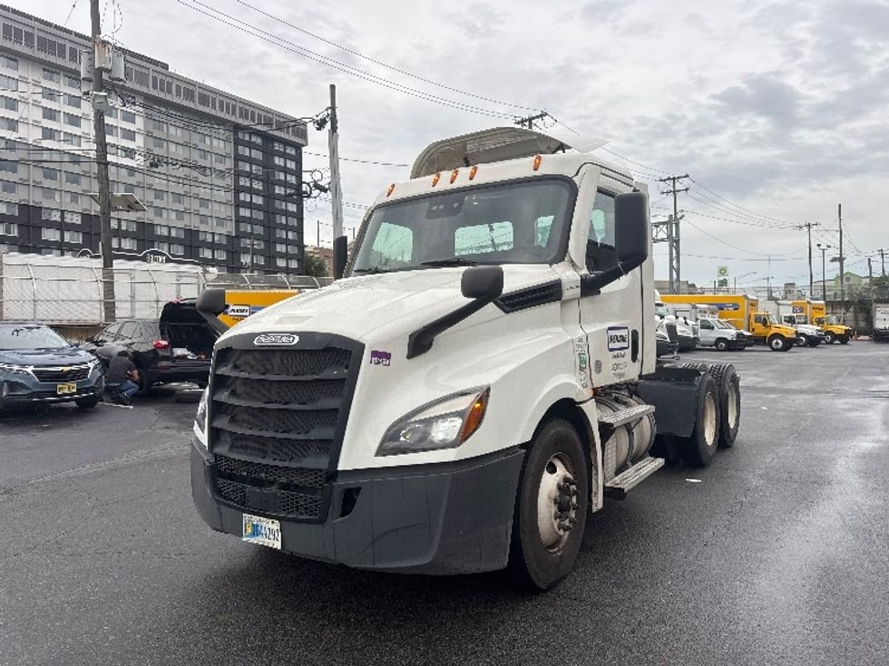 Day Cab Tractor-Heavy Duty Tractors-Freightliner-2021-T12664ST-North Bergen-NJ-212,709\n\t\tmiles-$ 67,000 - Image 3