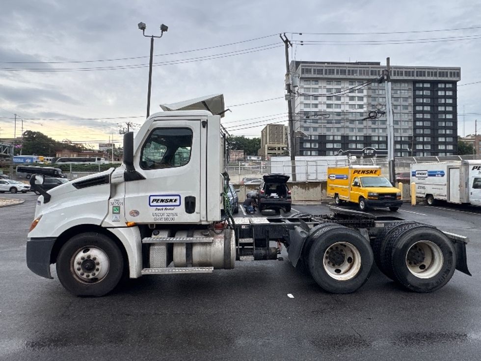 Day Cab Tractor-Heavy Duty Tractors-Freightliner-2021-T12664ST-North Bergen-NJ-212,709\n\t\tmiles-$ 67,000 - Image 4