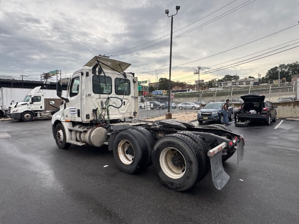 Day Cab Tractor-Heavy Duty Tractors-Freightliner-2021-T12664ST-North Bergen-NJ-212,709\n\t\tmiles-$ 67,000 - Image 5