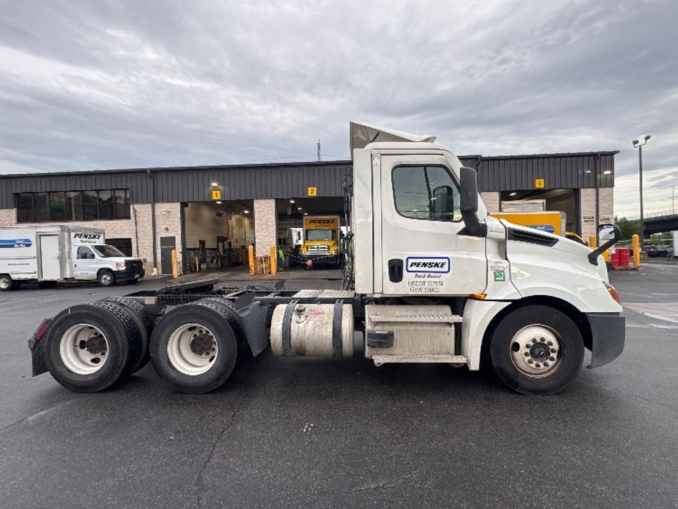 Day Cab Tractor-Heavy Duty Tractors-Freightliner-2021-T12664ST-North Bergen-NJ-212,709\n\t\tmiles-$ 67,000 - Image 8