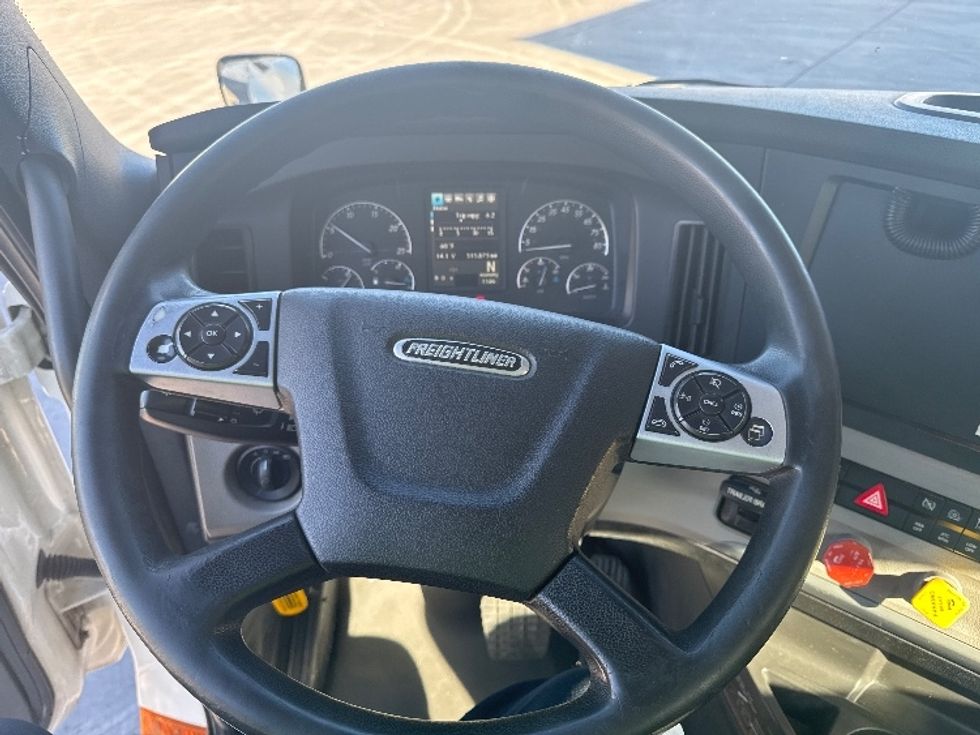 Day Cab Tractor-Heavy Duty Tractors-Freightliner-2021-T12664ST-North Las Vegas-NV-515,291\n\t\tmiles-$ 48,500 - Image 11