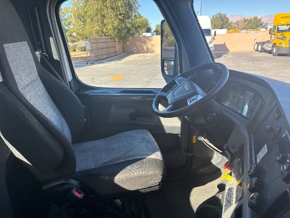 Day Cab Tractor-Heavy Duty Tractors-Freightliner-2021-T12664ST-North Las Vegas-NV-515,291\n\t\tmiles-$ 48,500 - Image 14