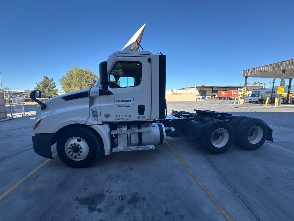 Day Cab Tractor-Heavy Duty Tractors-Freightliner-2021-T12664ST-North Las Vegas-NV-515,291\n\t\tmiles-$ 48,500 - Image 4