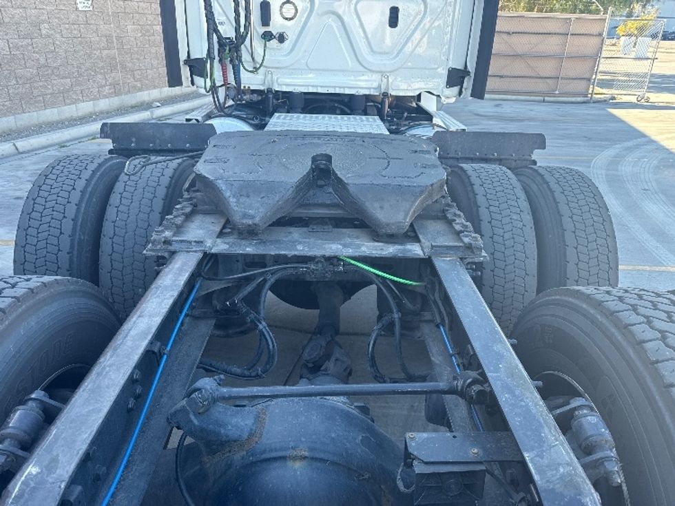 Day Cab Tractor-Heavy Duty Tractors-Freightliner-2021-T12664ST-North Las Vegas-NV-515,291\n\t\tmiles-$ 48,500 - Image 6