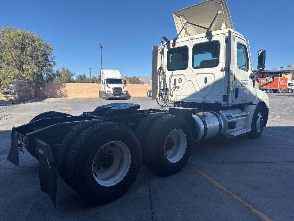 Day Cab Tractor-Heavy Duty Tractors-Freightliner-2021-T12664ST-North Las Vegas-NV-515,291\n\t\tmiles-$ 48,500 - Image 7