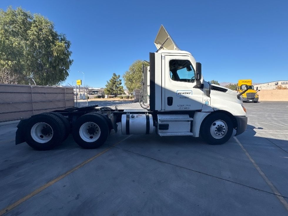 Day Cab Tractor-Heavy Duty Tractors-Freightliner-2021-T12664ST-North Las Vegas-NV-515,291\n\t\tmiles-$ 48,500 - Image 8