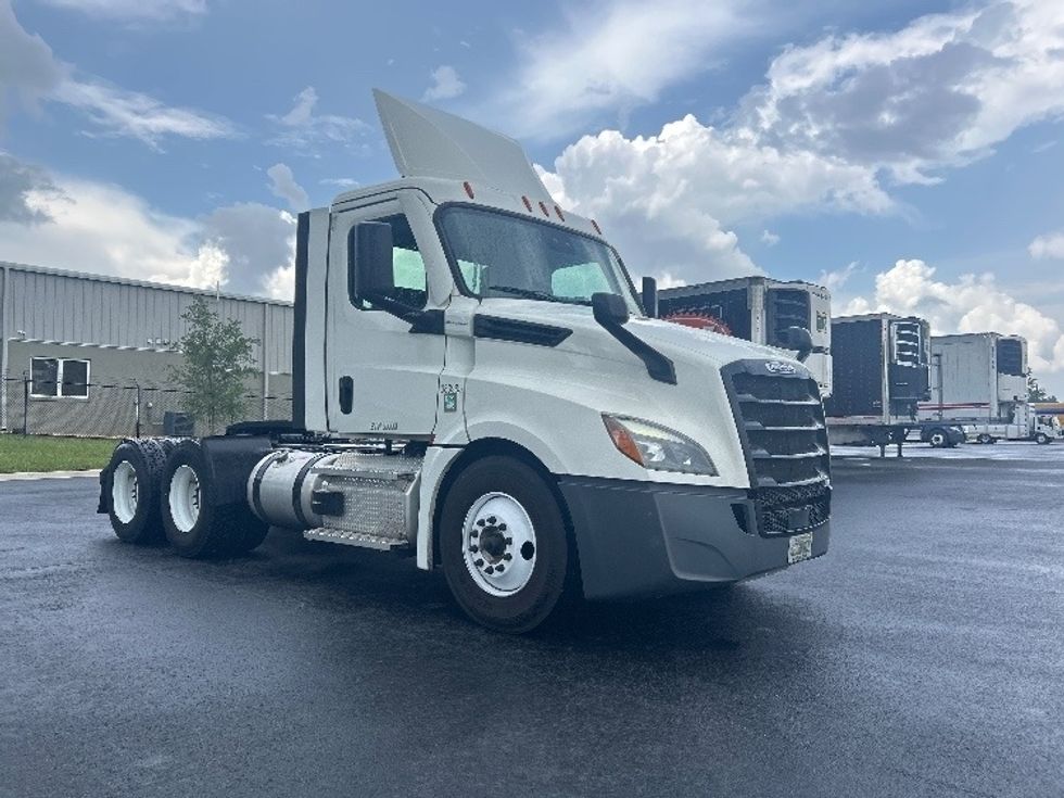 Day Cab Tractor-Heavy Duty Tractors-Freightliner-2021-T12664ST-Ocala-FL-286,102\n\t\tmiles-$ 65,250 - Image 1