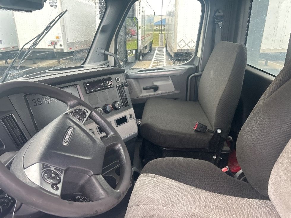 Day Cab Tractor-Heavy Duty Tractors-Freightliner-2021-T12664ST-Ocala-FL-286,102\n\t\tmiles-$ 65,250 - Image 10