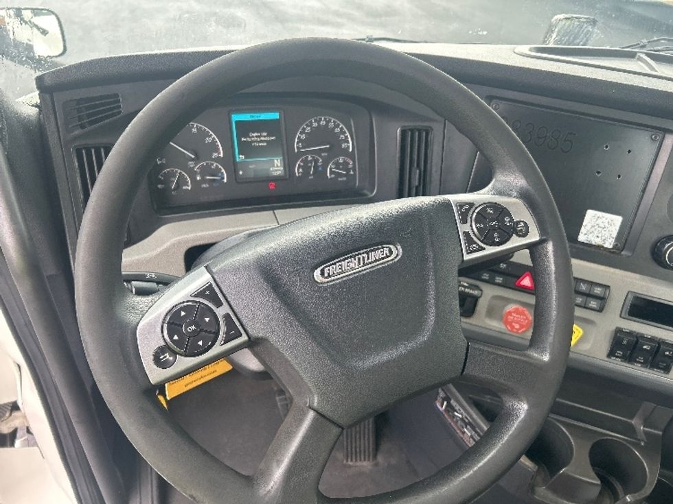 Day Cab Tractor-Heavy Duty Tractors-Freightliner-2021-T12664ST-Ocala-FL-286,102\n\t\tmiles-$ 65,250 - Image 11