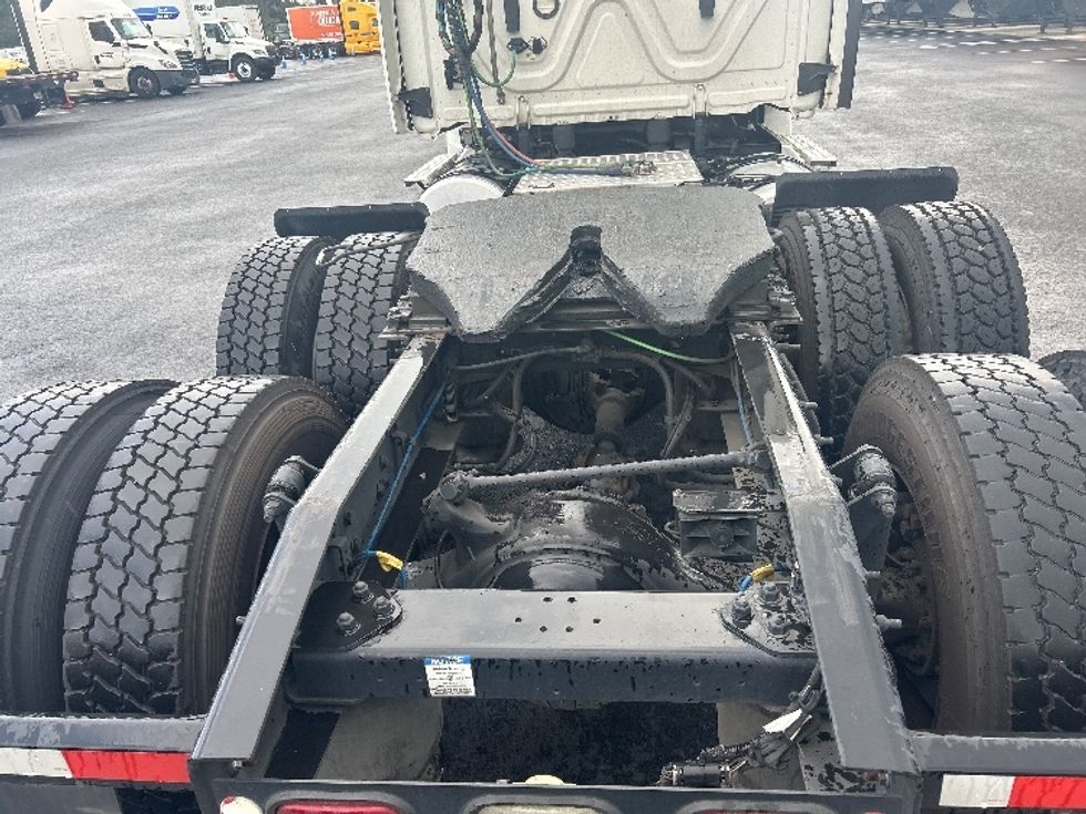 Day Cab Tractor-Heavy Duty Tractors-Freightliner-2021-T12664ST-Ocala-FL-286,102\n\t\tmiles-$ 65,250 - Image 6