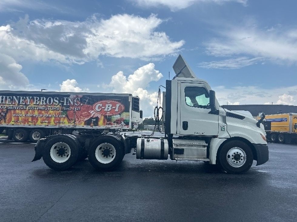 Day Cab Tractor-Heavy Duty Tractors-Freightliner-2021-T12664ST-Ocala-FL-286,102\n\t\tmiles-$ 65,250 - Image 8