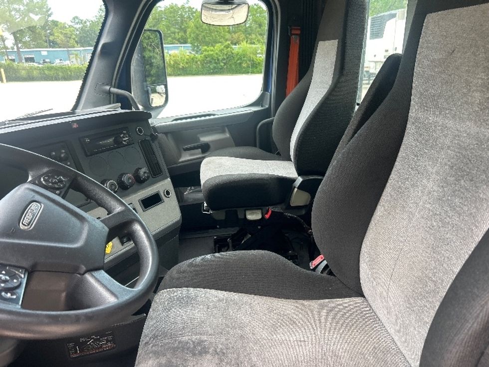 Day Cab Tractor-Heavy Duty Tractors-Freightliner-2021-T12664ST-Ocala-FL-377,312\n\t\tmiles-$ 60,000 - Image 10