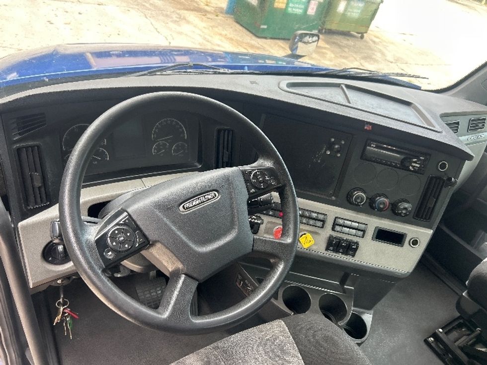 Day Cab Tractor-Heavy Duty Tractors-Freightliner-2021-T12664ST-Ocala-FL-377,312\n\t\tmiles-$ 60,000 - Image 11