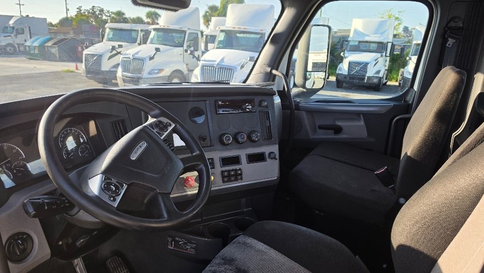 Day Cab Tractor-Heavy Duty Tractors-Freightliner-2021-T12664ST-Ocala-FL-487,239\n\t\tmiles-$ 50,750 - Image 10