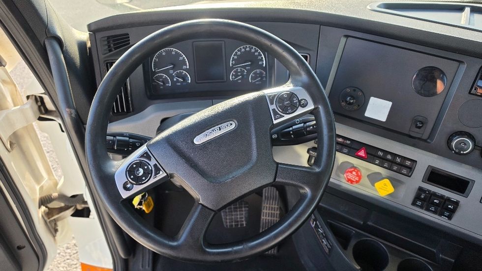 Day Cab Tractor-Heavy Duty Tractors-Freightliner-2021-T12664ST-Ocala-FL-487,239\n\t\tmiles-$ 50,750 - Image 11