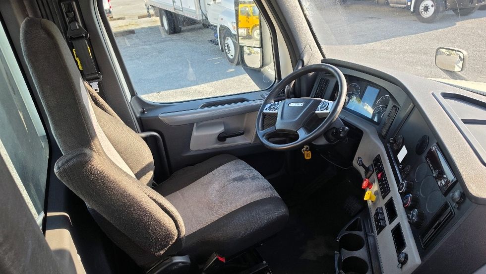 Day Cab Tractor-Heavy Duty Tractors-Freightliner-2021-T12664ST-Ocala-FL-487,239\n\t\tmiles-$ 50,750 - Image 14