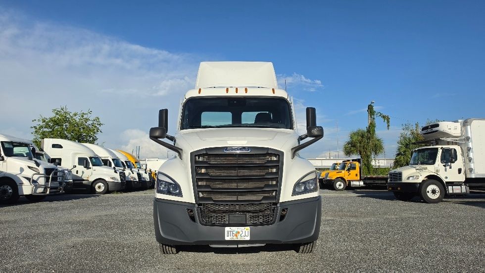 Day Cab Tractor-Heavy Duty Tractors-Freightliner-2021-T12664ST-Ocala-FL-487,239\n\t\tmiles-$ 50,750 - Image 2