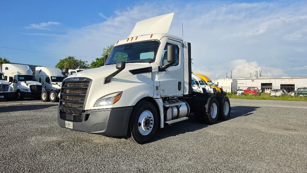 Day Cab Tractor-Heavy Duty Tractors-Freightliner-2021-T12664ST-Ocala-FL-487,239\n\t\tmiles-$ 50,750 - Image 3