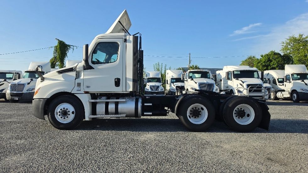 Day Cab Tractor-Heavy Duty Tractors-Freightliner-2021-T12664ST-Ocala-FL-487,239\n\t\tmiles-$ 50,750 - Image 4