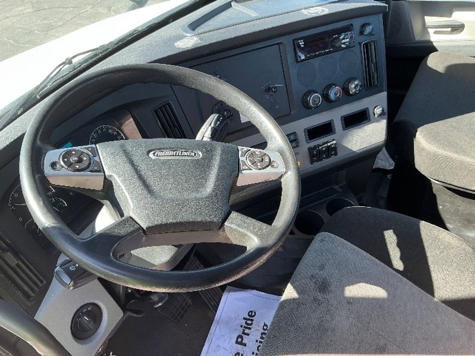 Day Cab Tractor-Heavy Duty Tractors-Freightliner-2021-T12664ST-Ogden-UT-237,377\n\t\tmiles-$ 77,500 - Image 10