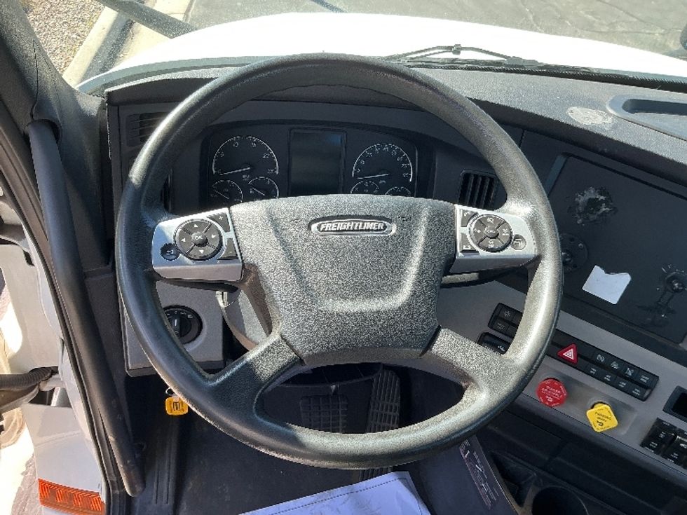 Day Cab Tractor-Heavy Duty Tractors-Freightliner-2021-T12664ST-Ogden-UT-237,377\n\t\tmiles-$ 77,500 - Image 11