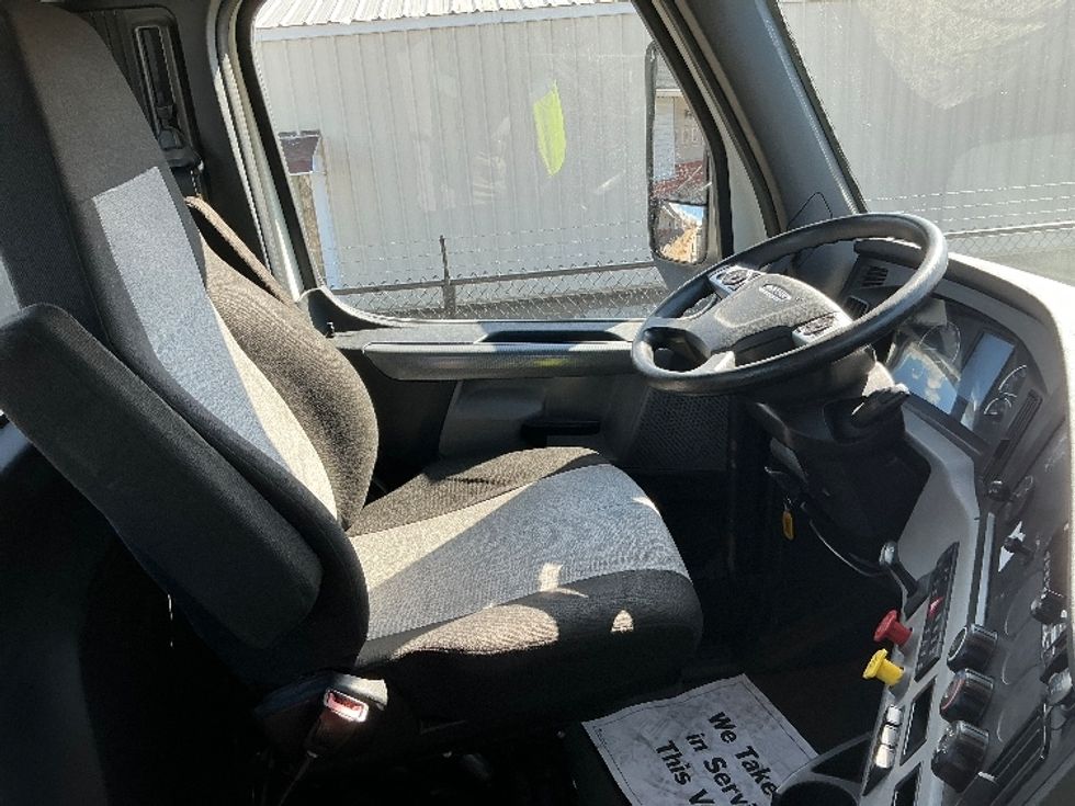 Day Cab Tractor-Heavy Duty Tractors-Freightliner-2021-T12664ST-Ogden-UT-237,377\n\t\tmiles-$ 77,500 - Image 14