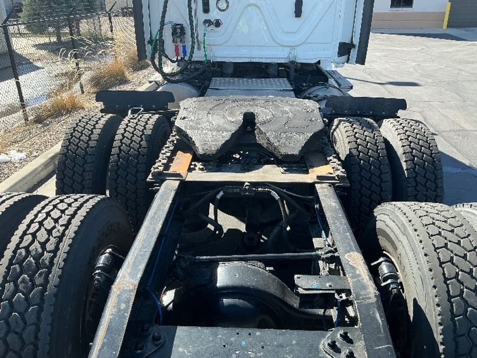 Day Cab Tractor-Heavy Duty Tractors-Freightliner-2021-T12664ST-Ogden-UT-237,377\n\t\tmiles-$ 77,500 - Image 6