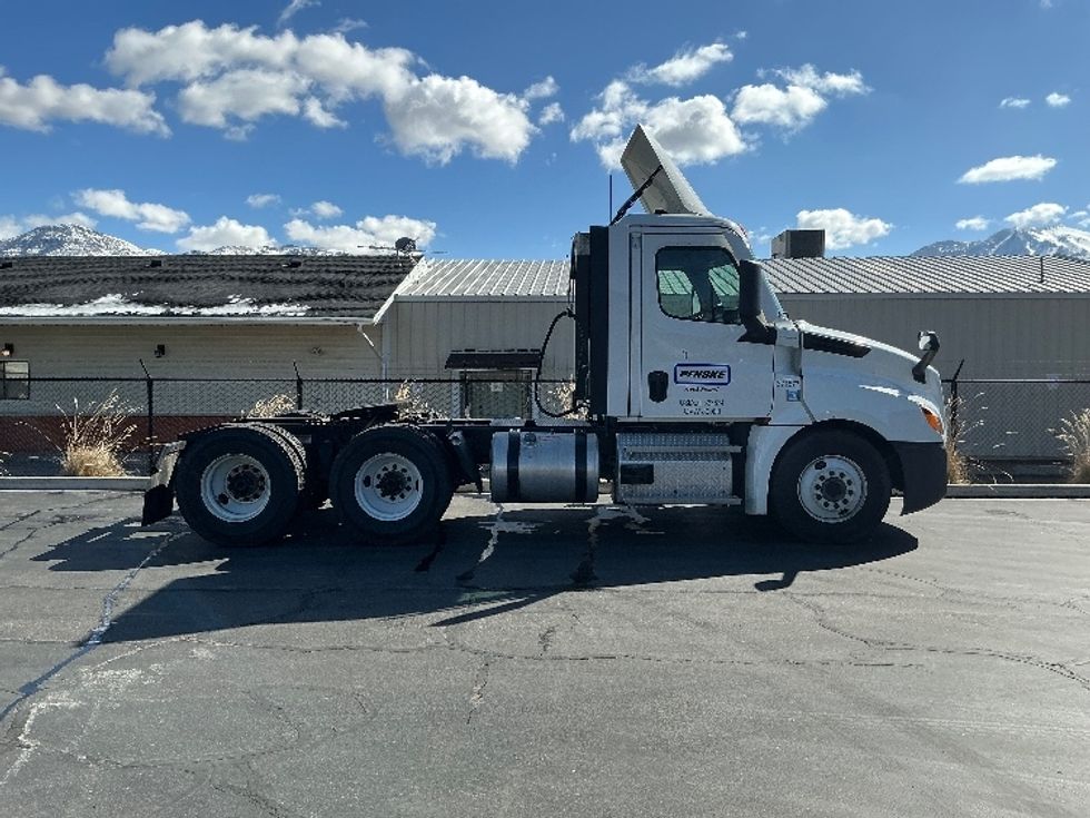 Day Cab Tractor-Heavy Duty Tractors-Freightliner-2021-T12664ST-Ogden-UT-237,377\n\t\tmiles-$ 77,500 - Image 8