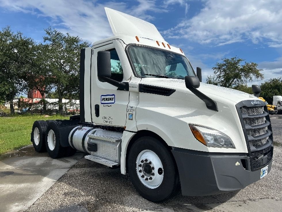 Day Cab Tractor-Heavy Duty Tractors-Freightliner-2021-T12664ST-Orlando-FL-504,223\n\t\tmiles-$ 48,000 - Image 1