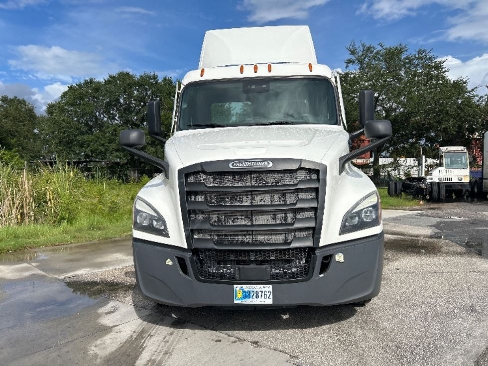 Day Cab Tractor-Heavy Duty Tractors-Freightliner-2021-T12664ST-Orlando-FL-504,223\n\t\tmiles-$ 48,000 - Image 2