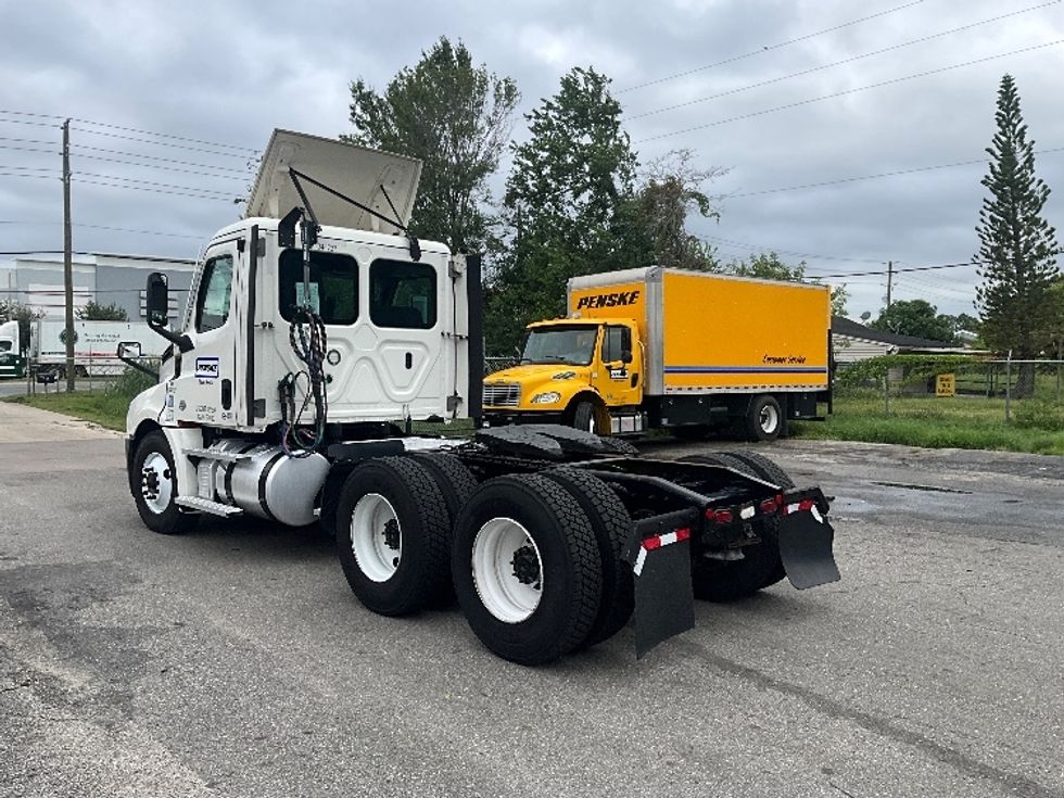 Day Cab Tractor-Heavy Duty Tractors-Freightliner-2021-T12664ST-Orlando-FL-504,223\n\t\tmiles-$ 48,000 - Image 5