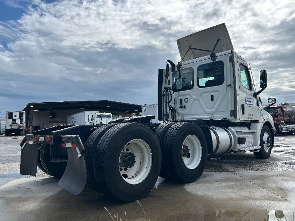 Day Cab Tractor-Heavy Duty Tractors-Freightliner-2021-T12664ST-Orlando-FL-504,223\n\t\tmiles-$ 48,000 - Image 7