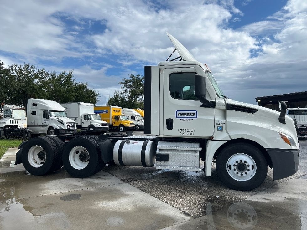 Day Cab Tractor-Heavy Duty Tractors-Freightliner-2021-T12664ST-Orlando-FL-504,223\n\t\tmiles-$ 48,000 - Image 8