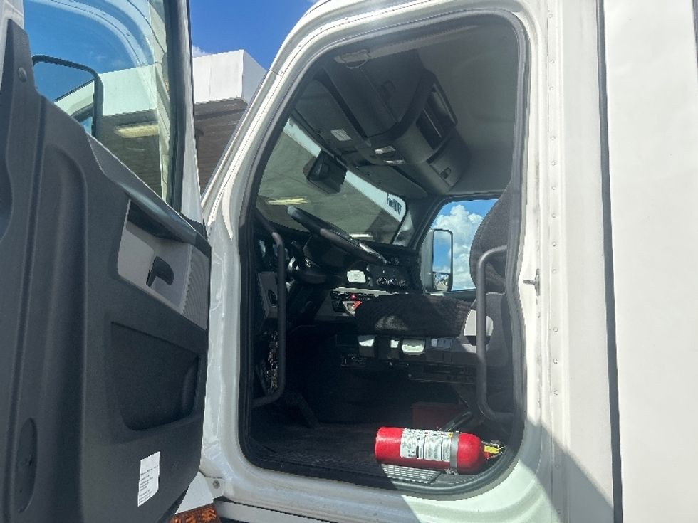 Day Cab Tractor-Heavy Duty Tractors-Freightliner-2021-T12664ST-Orlando-FL-504,223\n\t\tmiles-$ 48,000 - Image 9