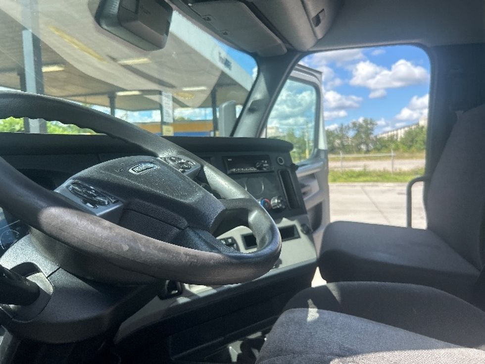 Day Cab Tractor-Heavy Duty Tractors-Freightliner-2021-T12664ST-Orlando-FL-531,350\n\t\tmiles-$ 41,750 - Image 10