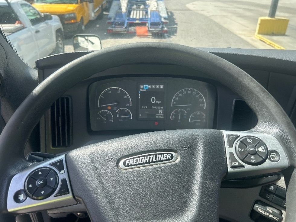 Day Cab Tractor-Heavy Duty Tractors-Freightliner-2021-T12664ST-Orlando-FL-531,350\n\t\tmiles-$ 41,750 - Image 11