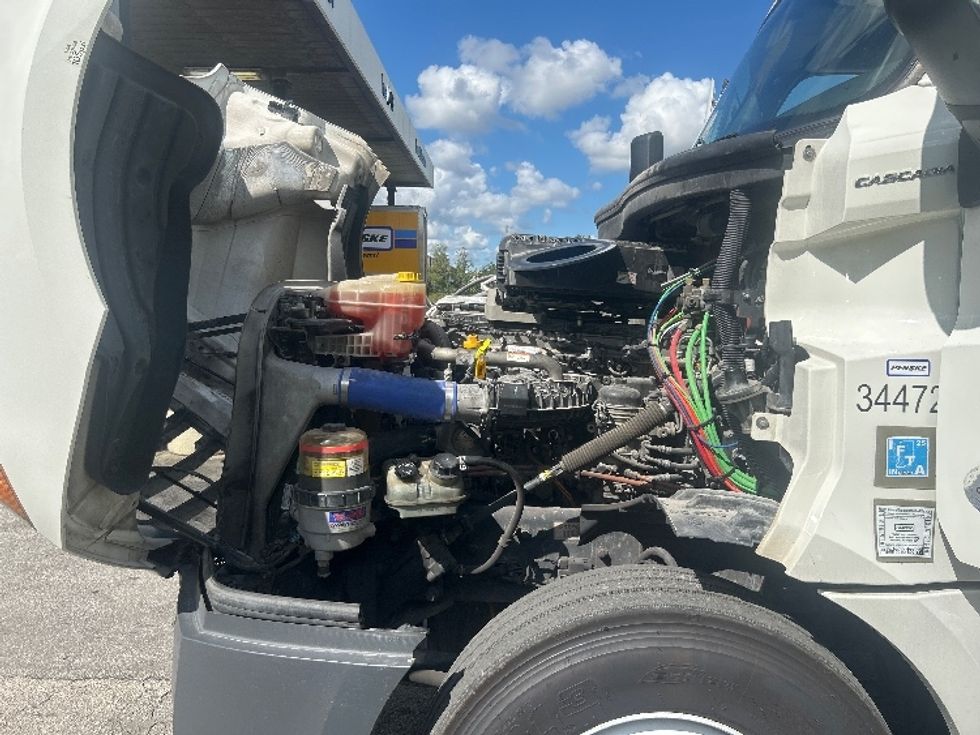 Day Cab Tractor-Heavy Duty Tractors-Freightliner-2021-T12664ST-Orlando-FL-531,350\n\t\tmiles-$ 41,750 - Image 16