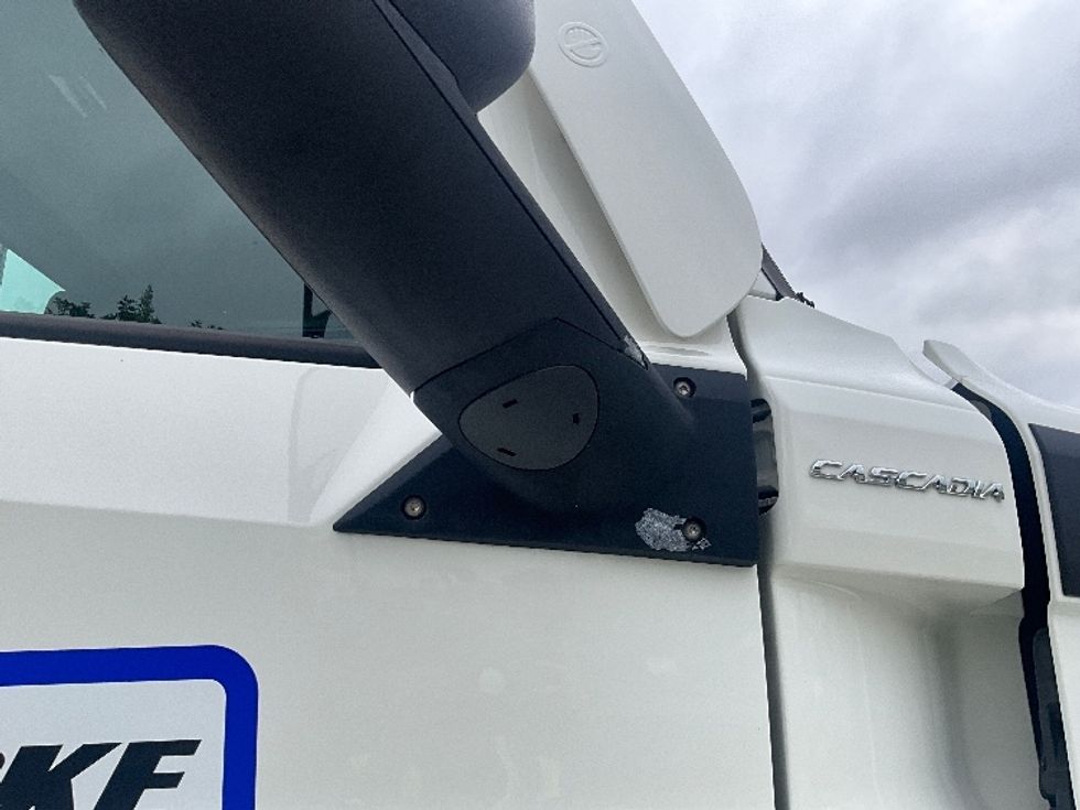 Day Cab Tractor-Heavy Duty Tractors-Freightliner-2021-T12664ST-Orlando-FL-531,350\n\t\tmiles-$ 41,750 - Image 19