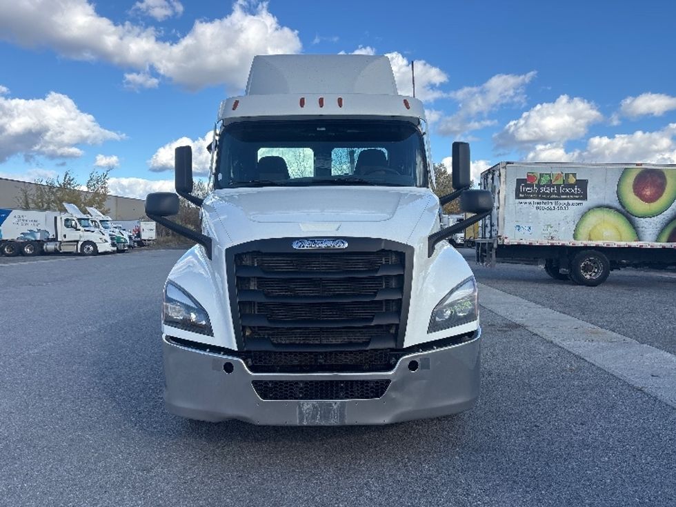 Day Cab Tractor-Heavy Duty Tractors-Freightliner-2021-T12664ST-Ottawa-ON-879,754\n\t\tkm-$ 52,000 - Image 2