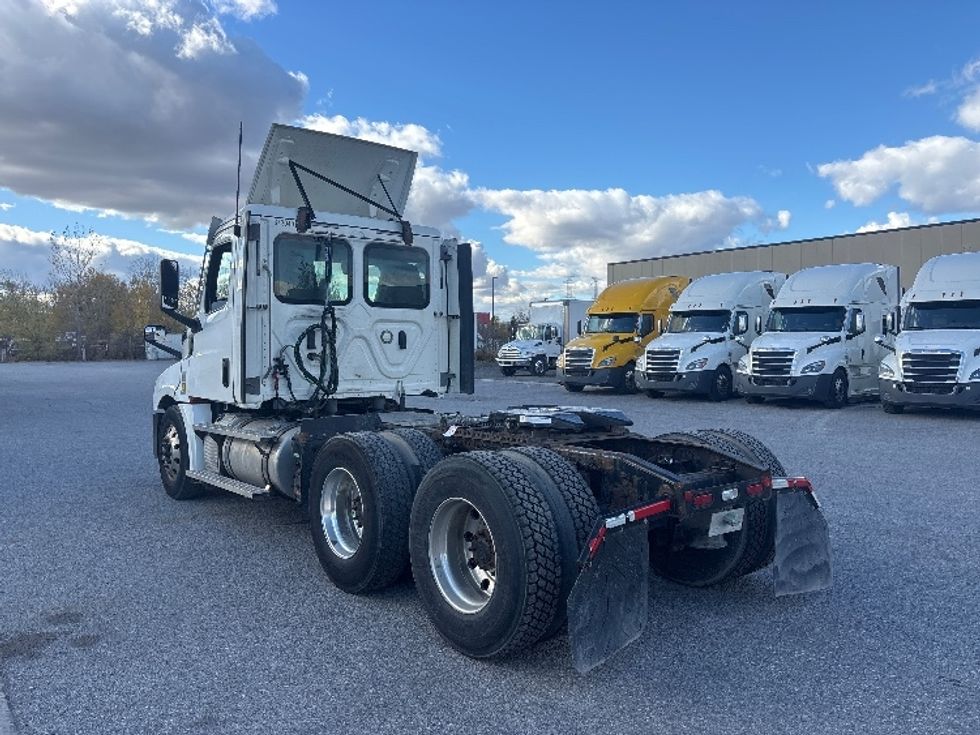 Day Cab Tractor-Heavy Duty Tractors-Freightliner-2021-T12664ST-Ottawa-ON-879,754\n\t\tkm-$ 52,000 - Image 5