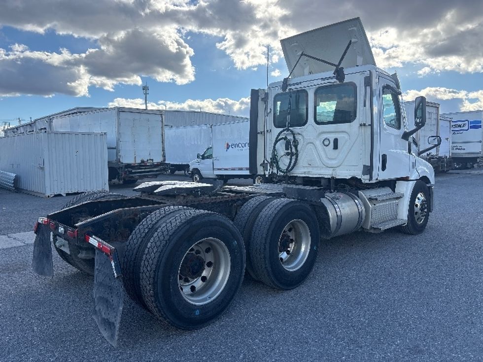 Day Cab Tractor-Heavy Duty Tractors-Freightliner-2021-T12664ST-Ottawa-ON-879,754\n\t\tkm-$ 52,000 - Image 7