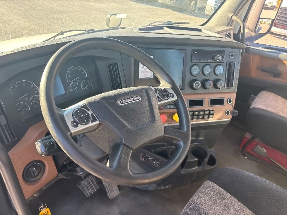 Day Cab Tractor-Heavy Duty Tractors-Freightliner-2021-T12664ST-Ottawa-ON-908,108\n\t\tkm-$ 50,000 - Image 10