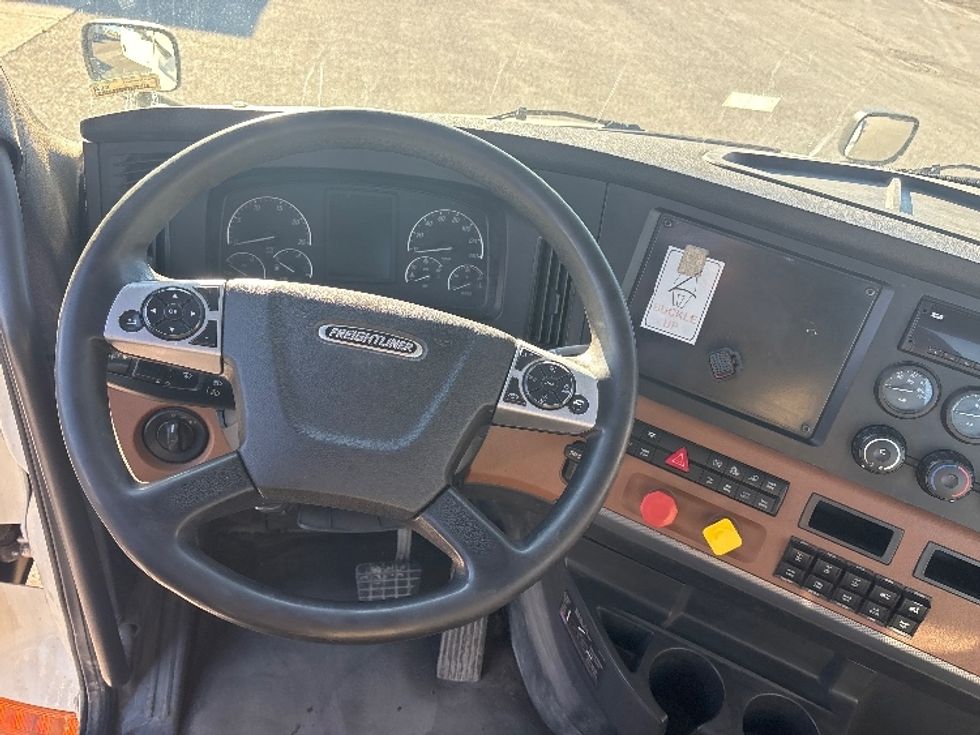 Day Cab Tractor-Heavy Duty Tractors-Freightliner-2021-T12664ST-Ottawa-ON-908,108\n\t\tkm-$ 50,000 - Image 11