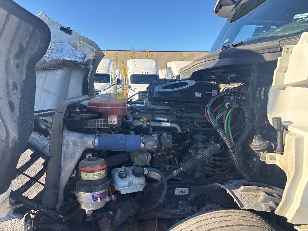 Day Cab Tractor-Heavy Duty Tractors-Freightliner-2021-T12664ST-Ottawa-ON-908,108\n\t\tkm-$ 50,000 - Image 16