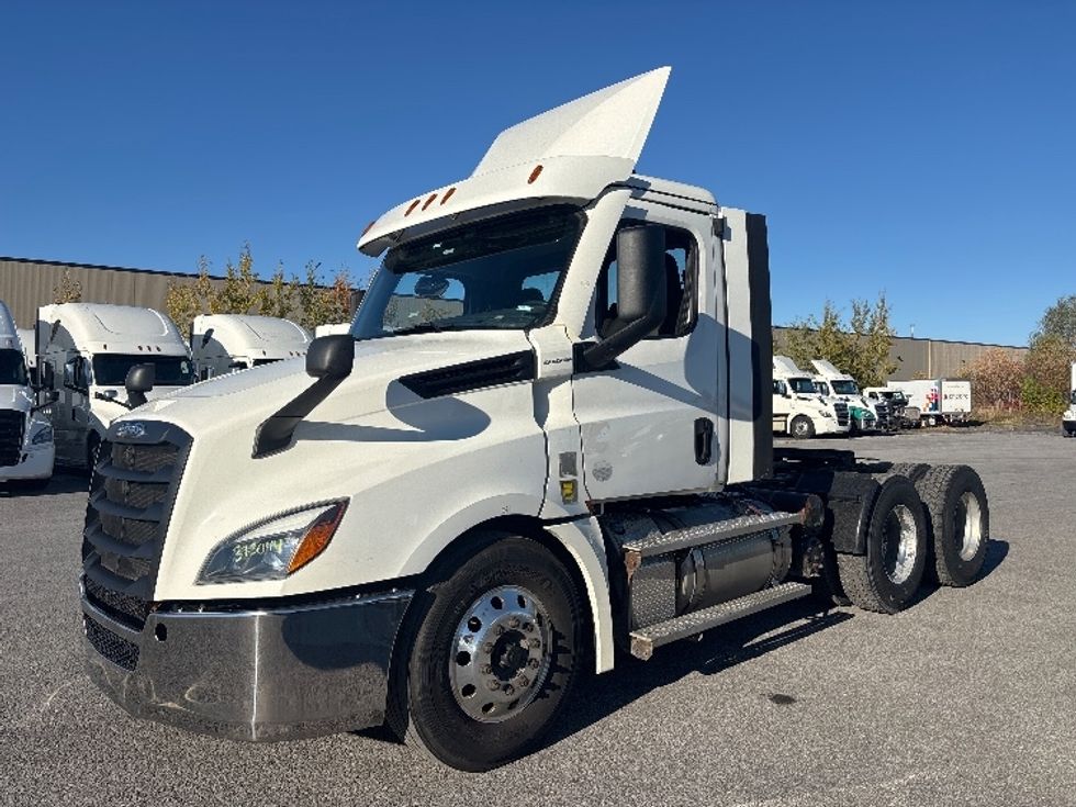 Day Cab Tractor-Heavy Duty Tractors-Freightliner-2021-T12664ST-Ottawa-ON-908,108\n\t\tkm-$ 50,000 - Image 3