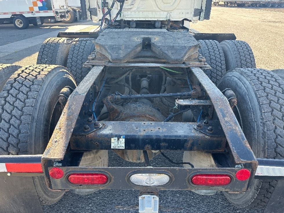 Day Cab Tractor-Heavy Duty Tractors-Freightliner-2021-T12664ST-Ottawa-ON-908,108\n\t\tkm-$ 50,000 - Image 6